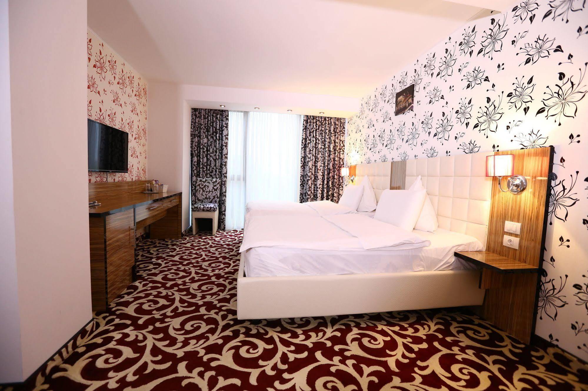 Hotel Articus Craiova Exteriér fotografie