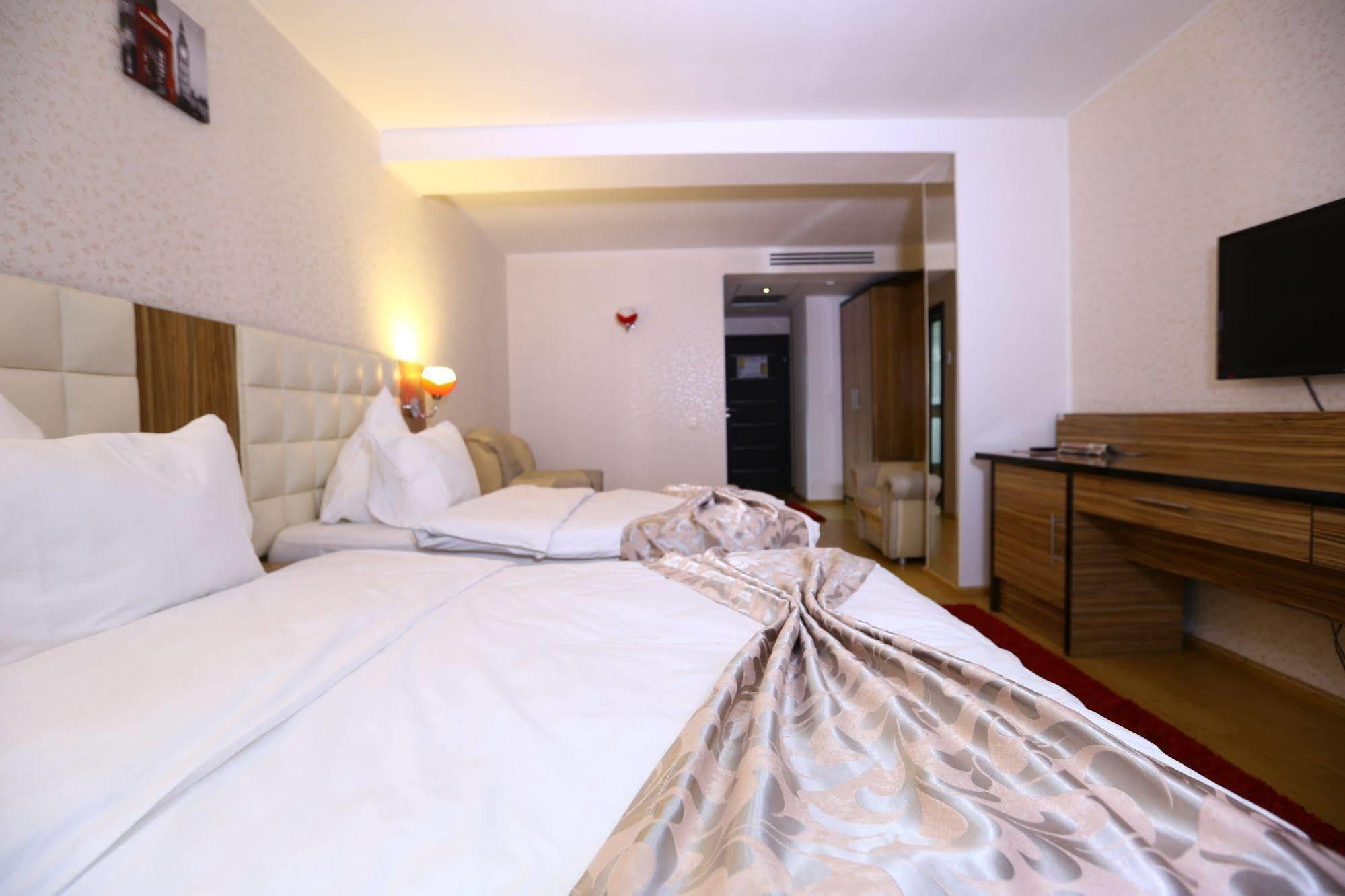 Hotel Articus Craiova Exteriér fotografie