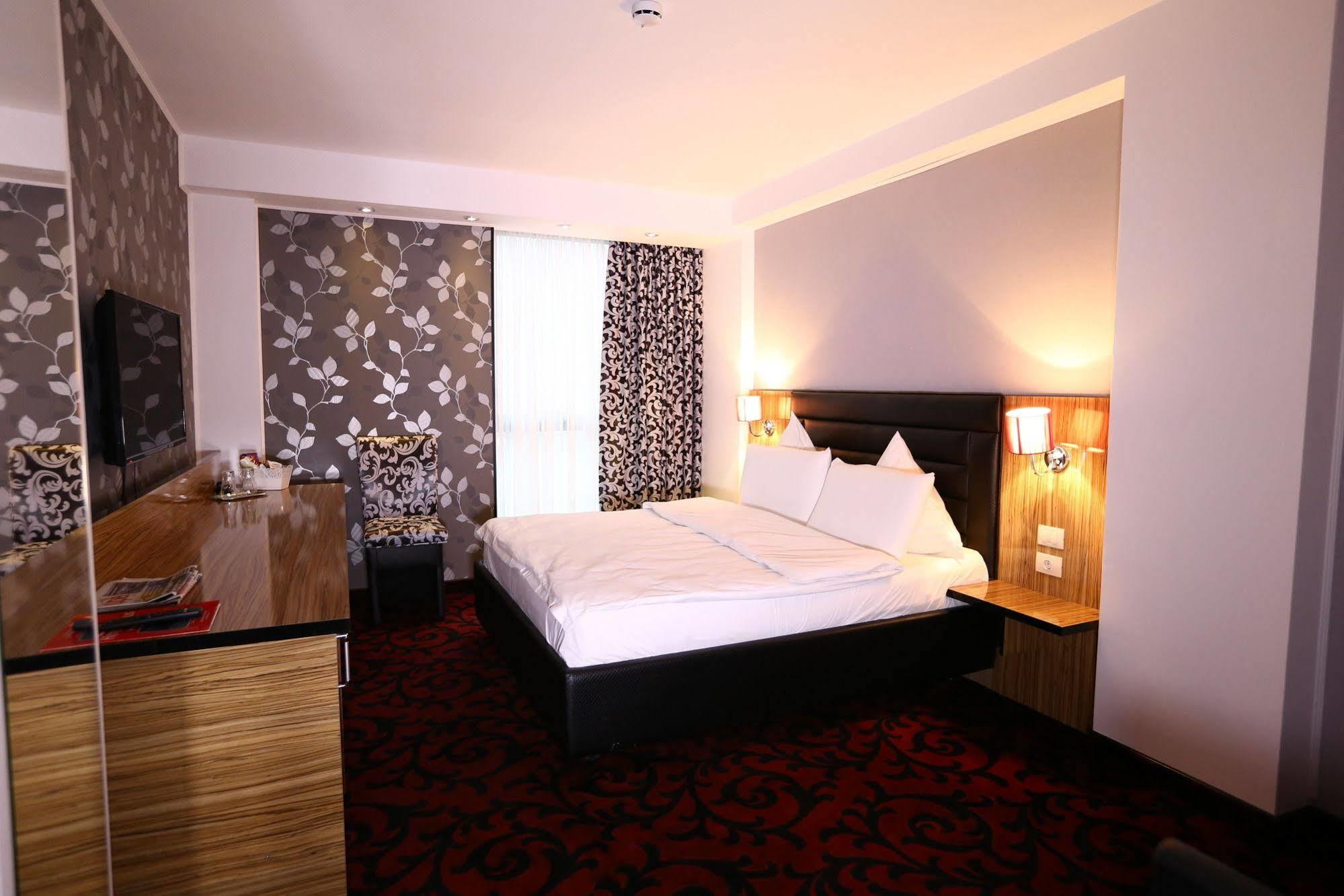 Hotel Articus Craiova Exteriér fotografie