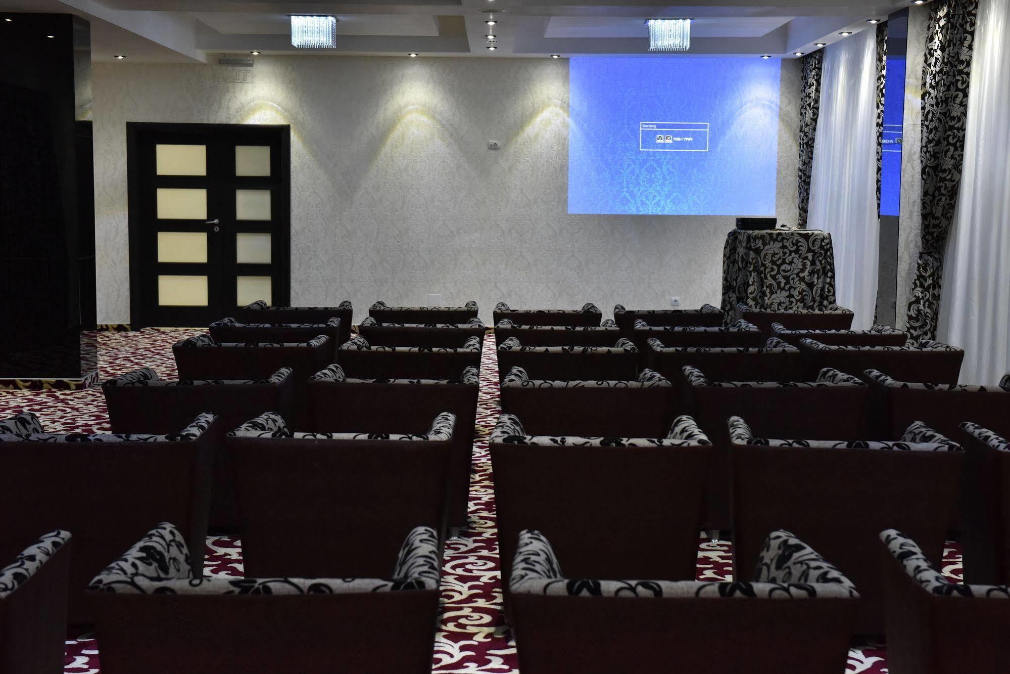 Hotel Articus Craiova Exteriér fotografie